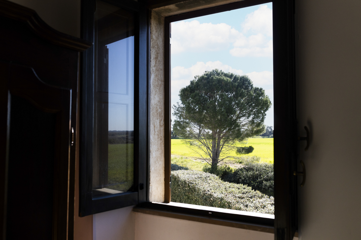 finestra con affaccio sulla campagna